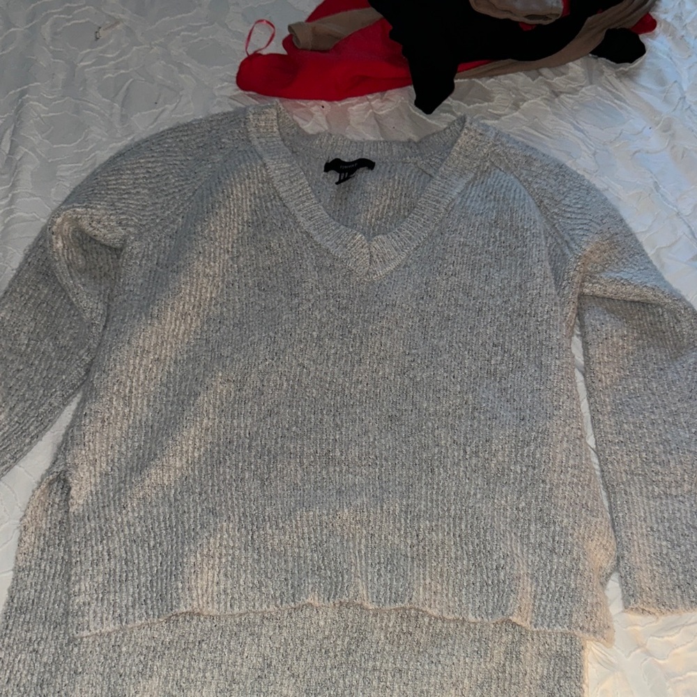 Forever 21 Women's Heather Light Gray V-Neck Sweater